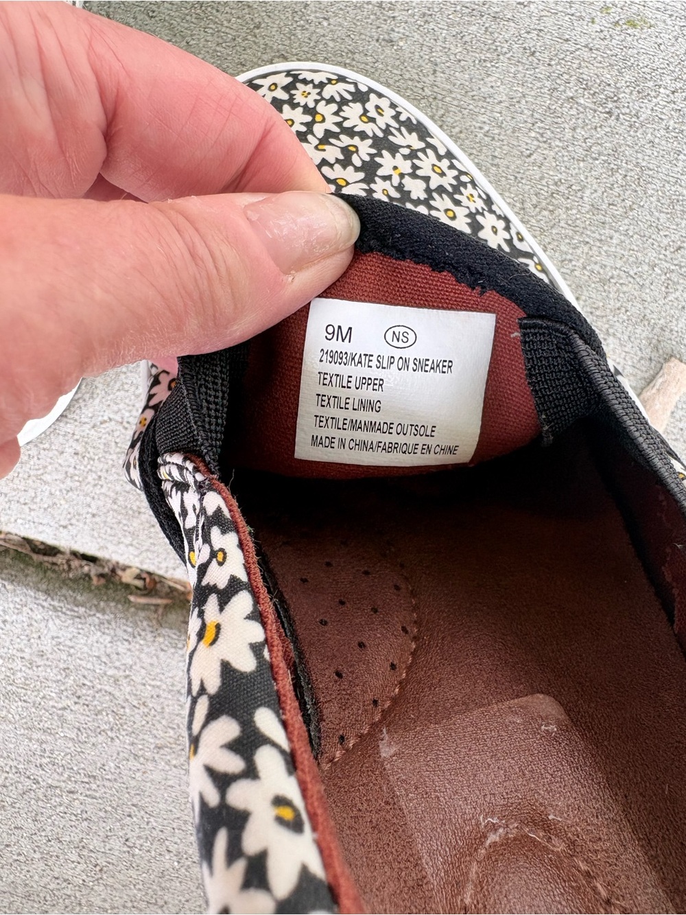 Maurices SuperCush Kate Black & White Daisy Slip-On Sneakers Size 9 - Picture 7 of 9